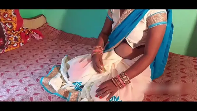 Brother-in-law rubbing the wall in white saree saw her pussy and ass fuck anal sex